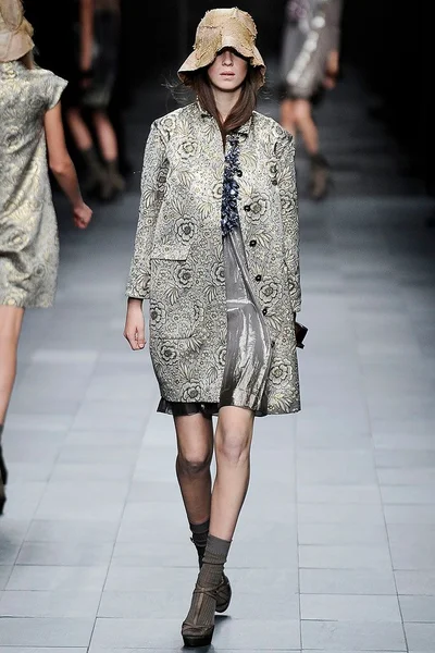 Look 50